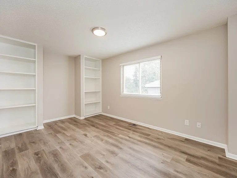 8327 Chancellor Dr — Photo 13