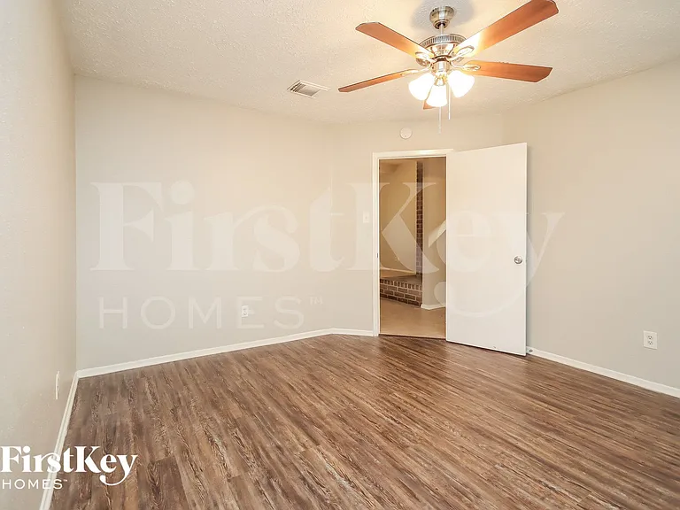 16239 La Terra Dr — Photo 8