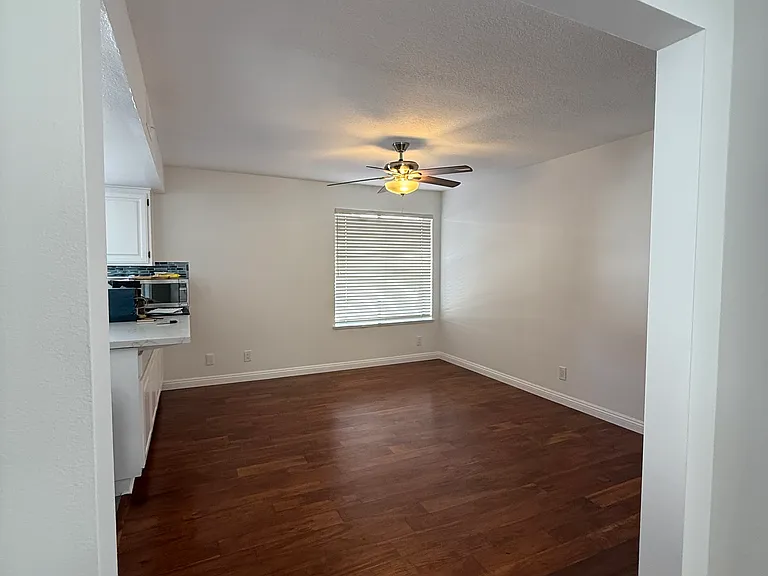 1492 Palisades Dr — Photo 3