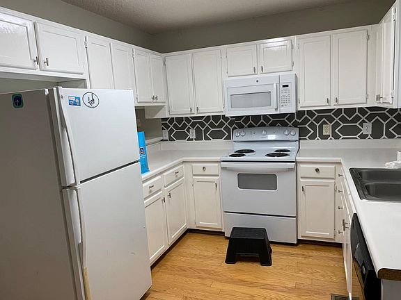 3rd image of 505 Fulton St #505