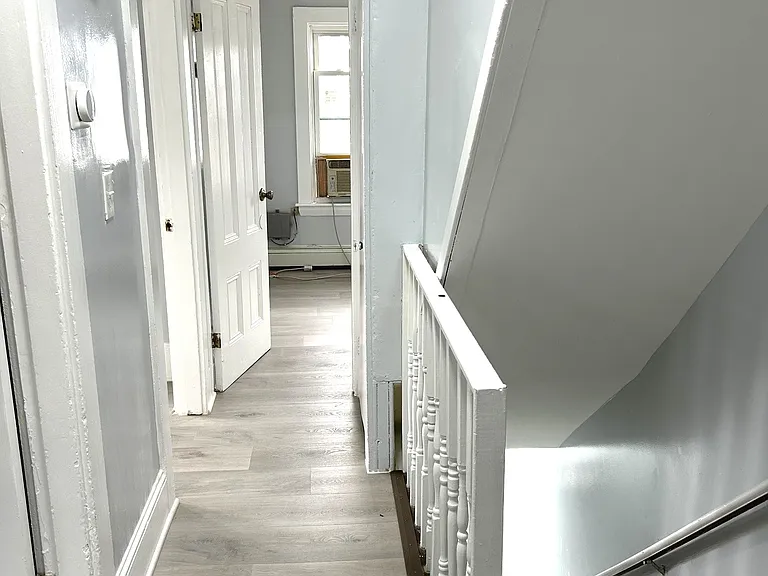 21-23 Weston St #1 — Photo 8