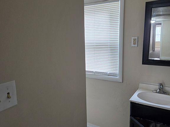 3rd image of 479 N 5th St APT 2