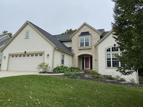 113 Lower Woodford CIRCLE, West Bend, WI 53090