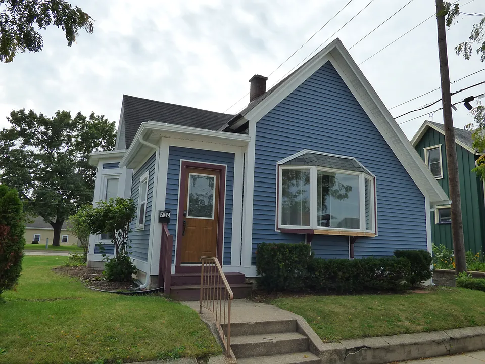 716 E Jefferson Blvd