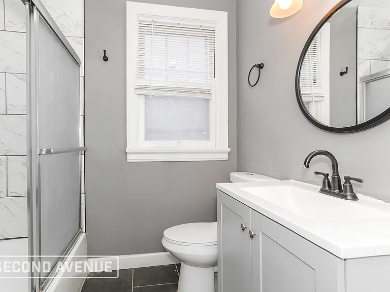 1522 Kinney Ave — Photo 12