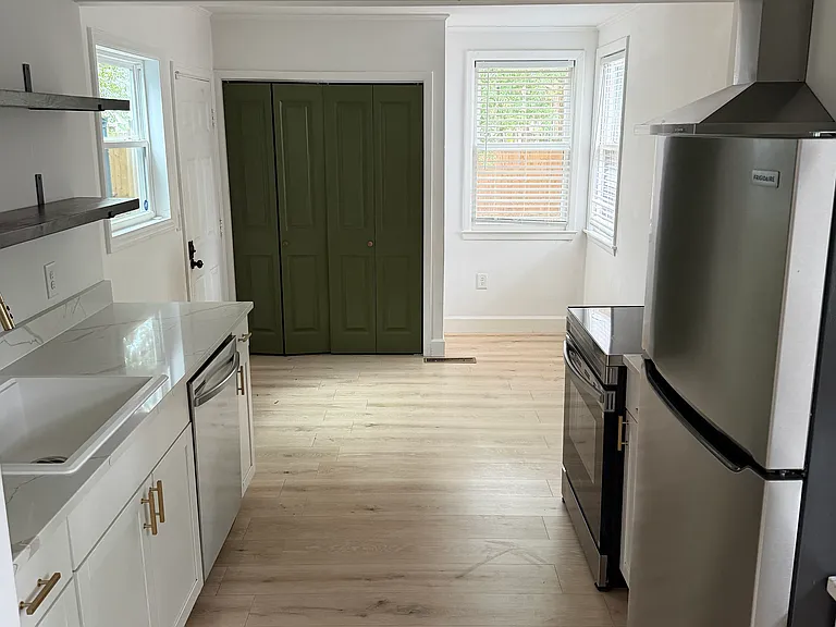 2652 Woodlawn Ave — Photo 7