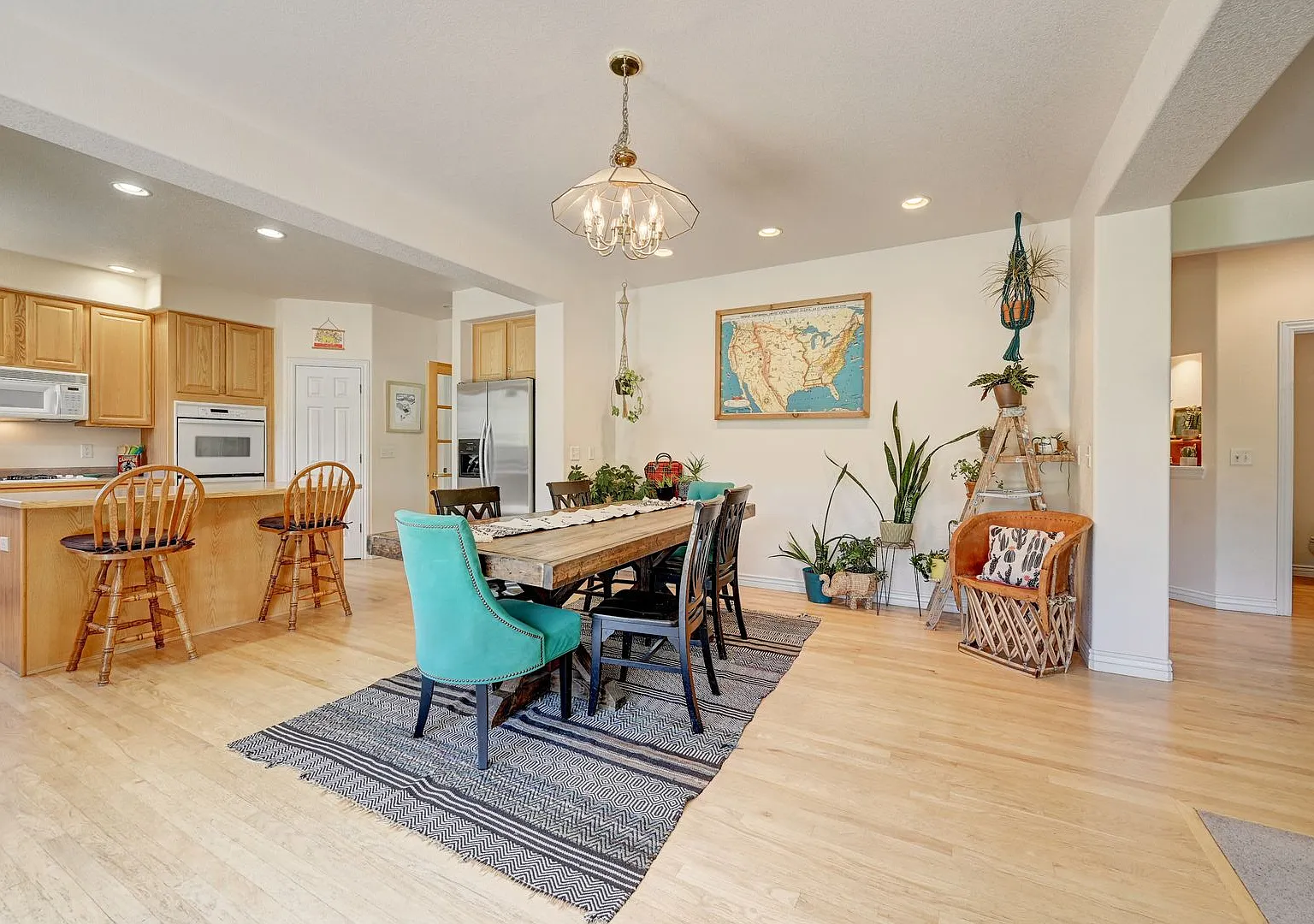 Beautiful Evergreen Home — Photo 4