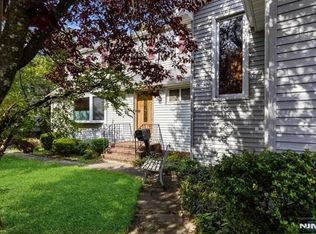 185 6th St, Cresskill, NJ 07626