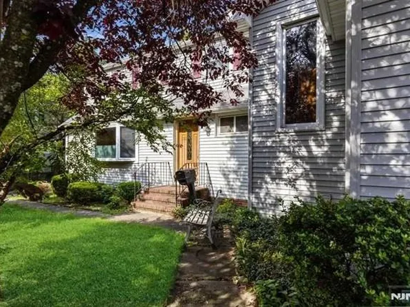 185 6th St, Cresskill, NJ 07626