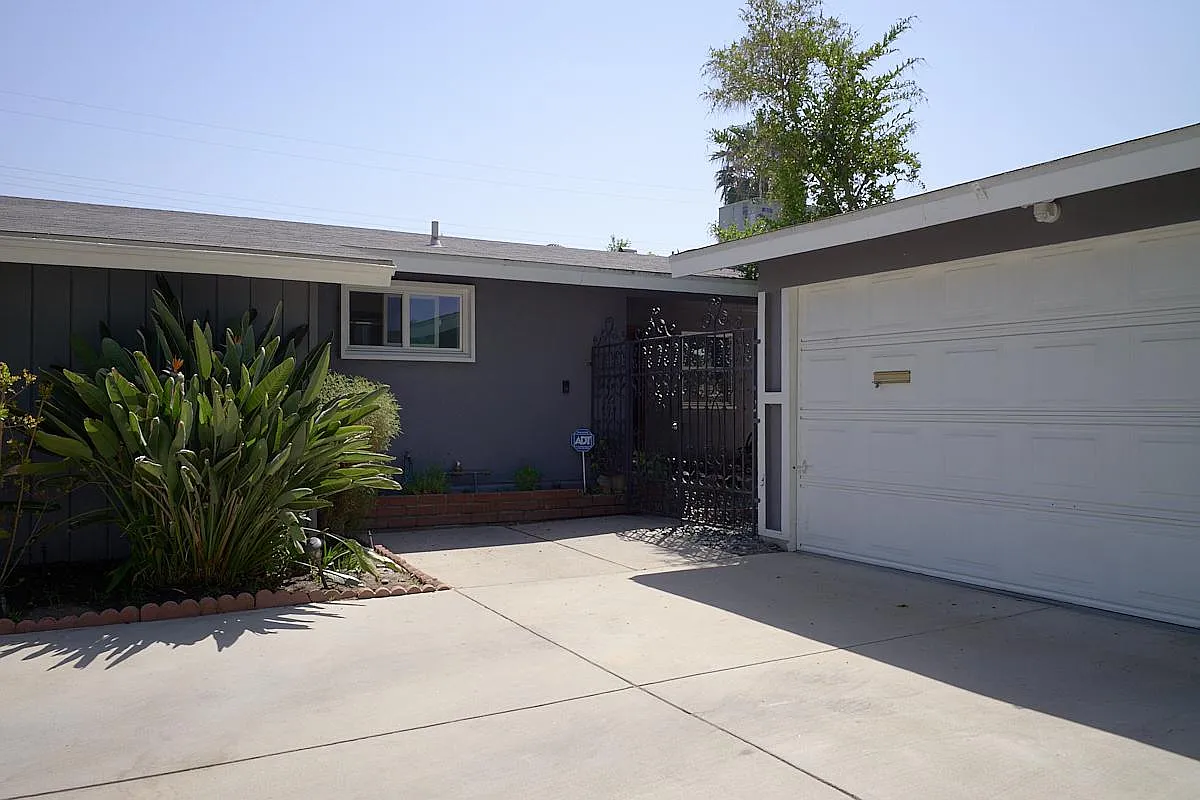 5310 Ventura Canyon Ave — Photo 2