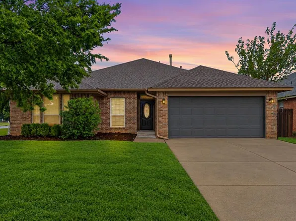 2222 Appalachian Trl, Edmond, OK 73003