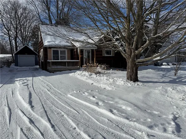 12 Wellington Rd, North Syracuse, NY 13212