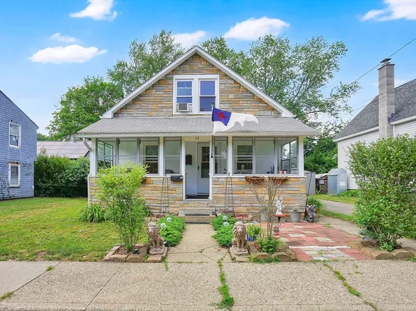 13 Orchard St, Palmer, MA 01069