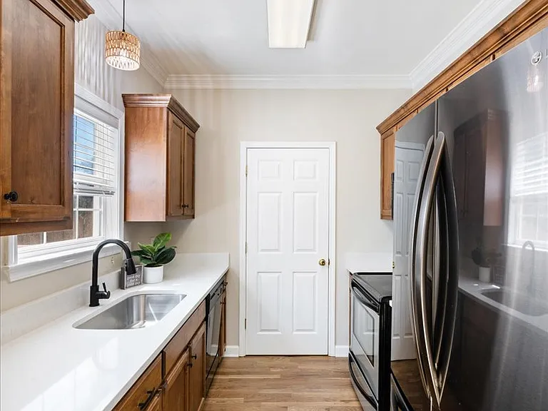 2271 Dewey Dr #J2 — Photo 9