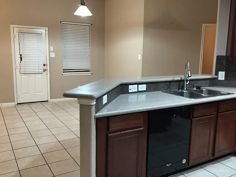 6027 Schaumburg Dr — Photo 10