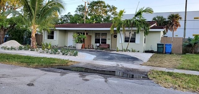 1st image of 340 NE 57th Ct