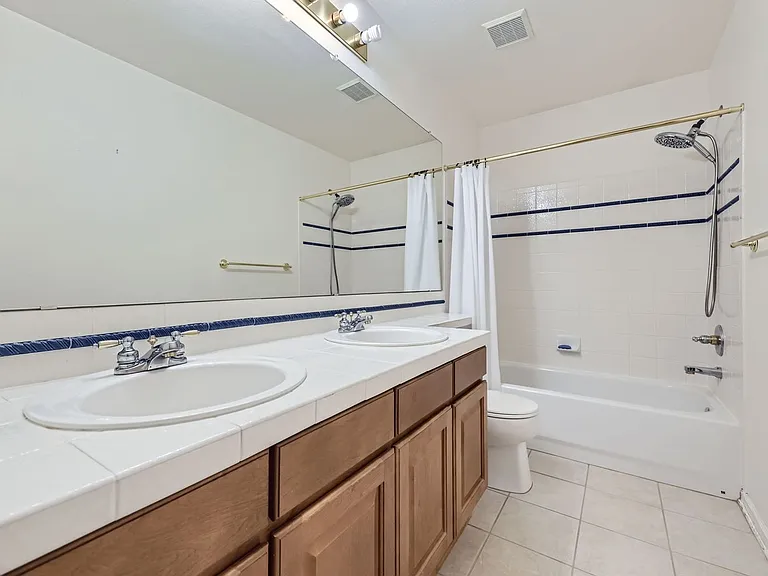 1009 Topaz St — Photo 10