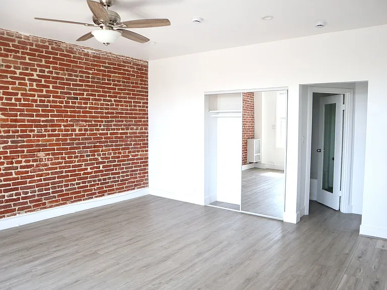 St. Charles Studio Apartments — Photo 5