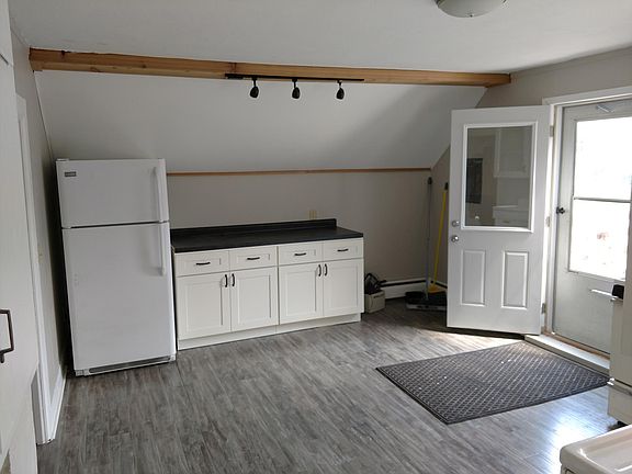 4th image of 325 E Court St #2