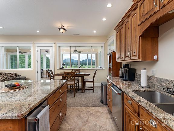 26th image of 326 Golden Valley Dr