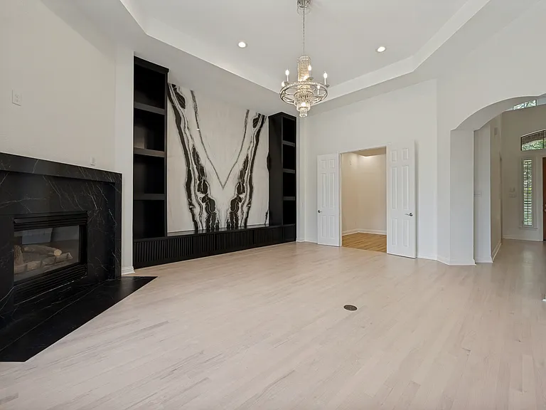 1419 Biltmore Ct — Photo 2