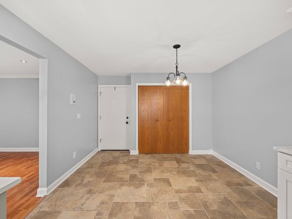 2nd image of 20224 S Frankfort Square Rd APT G