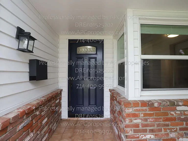 829 N Elmwood St — Photo 2