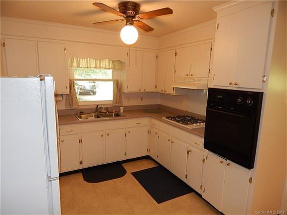 3rd image of 255 Driftwood Ln