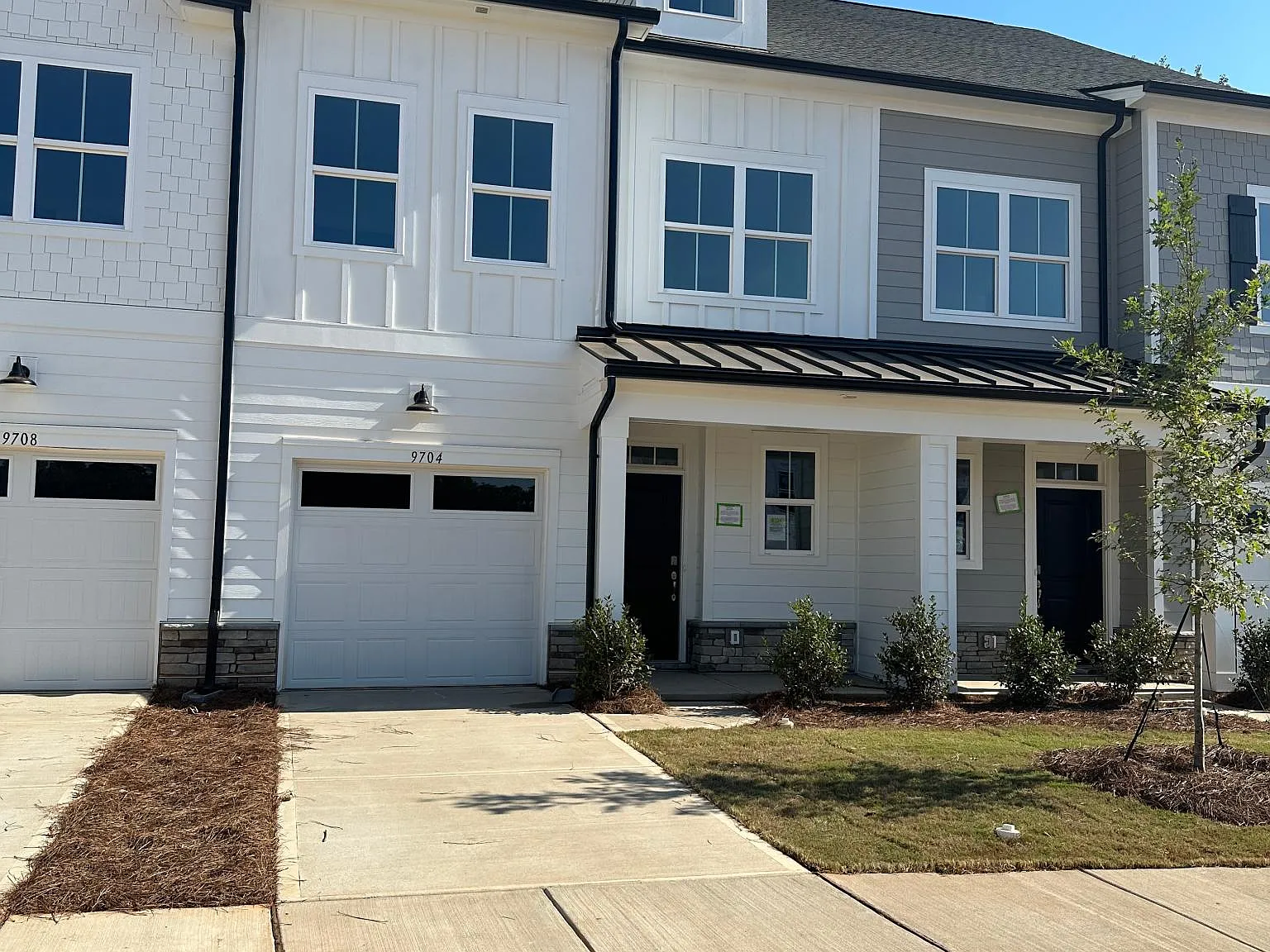 9704 Munsing Dr — Photo 2