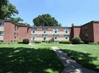 22134 River Oaks Dr APT 1C, Rocky River, OH