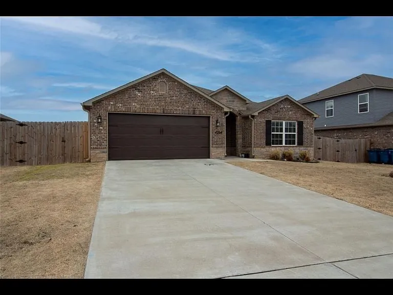 4204 Lexington Ave — Photo 3