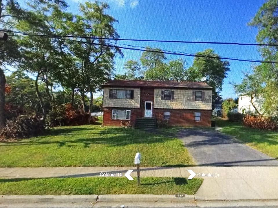 1st image of 102 Colonial Dr