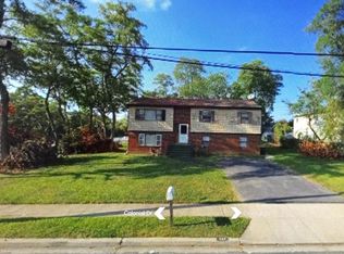 102 Colonial Dr, Massapequa, NY 11758