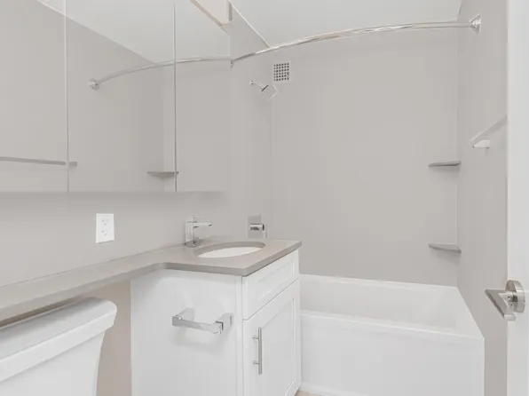 3671 Hudson Manor Terrace image 6 of 8