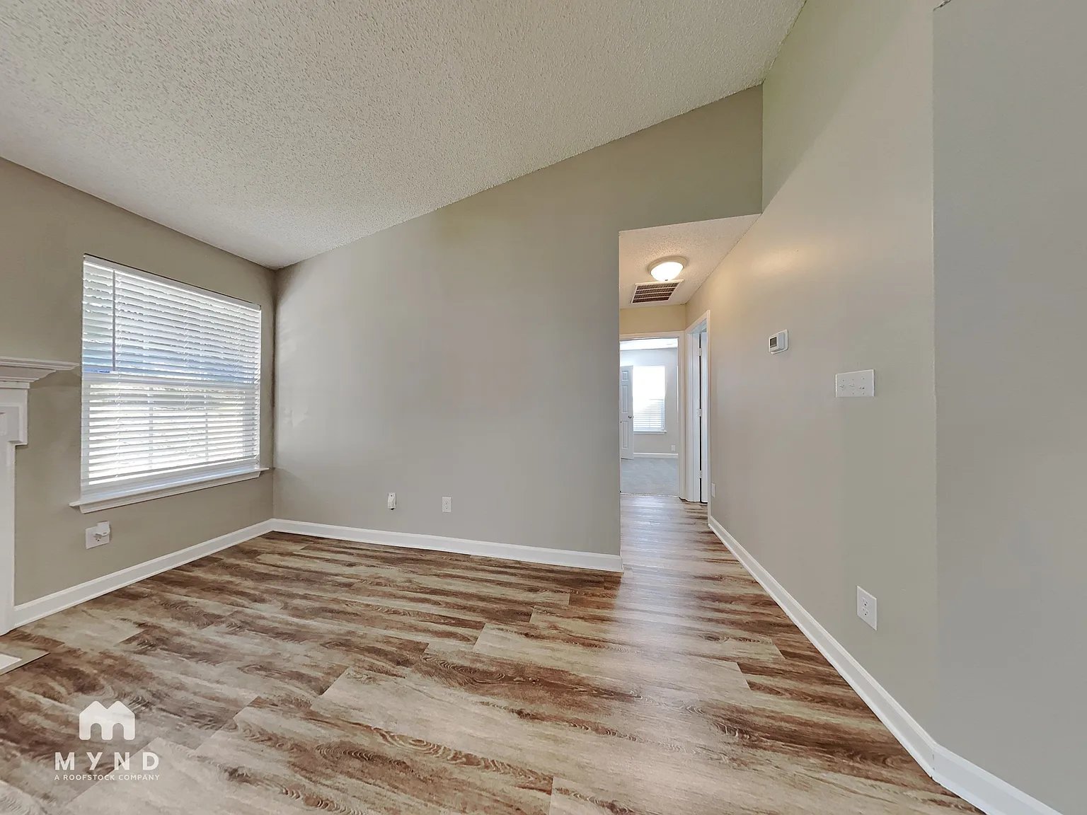 3 bed, 2.0 bath, 1019 sqft, $1,945 — Photo 3