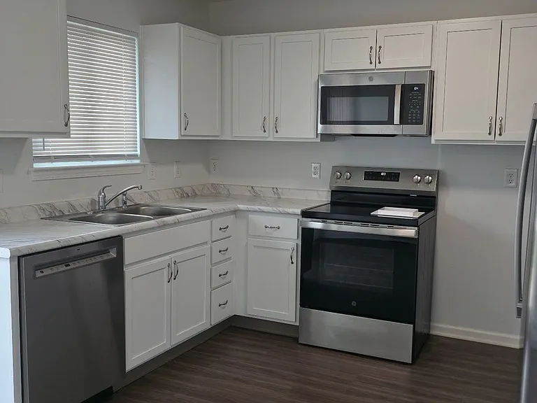 Waynedale Circle Apartments — Photo 45