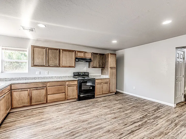 445 NW 119th St — Photo 7