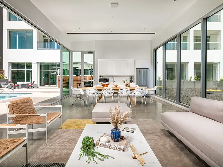 200 West Ocean Lobby