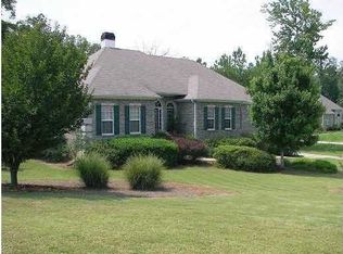 121 Saddle Lake Dr, Alabaster, AL 35007