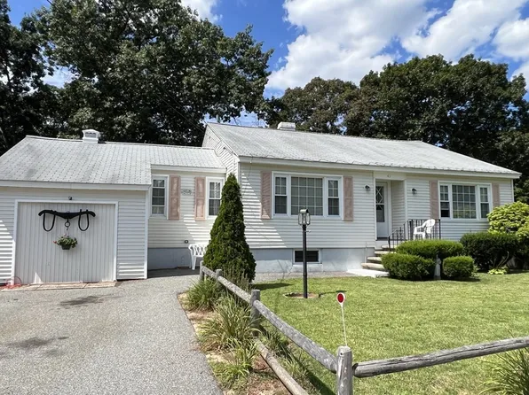 41 Oakdale Rd, Wilmington, MA 01887