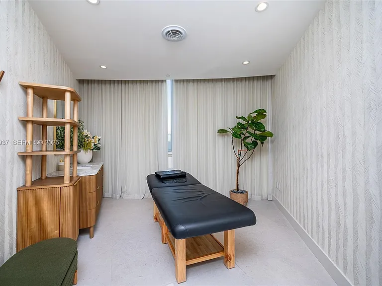 700 NE 24th St #2502 — Photo 39