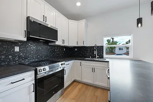 3954 Armstrong St Photo 1