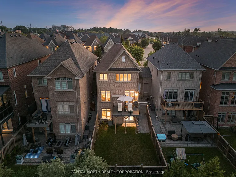 18 Alex Campbell Cres — Photo 39