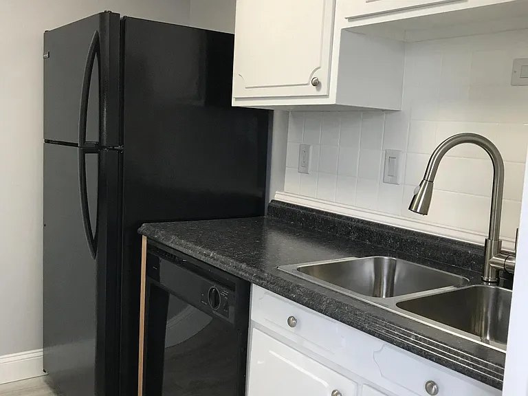 727 W Riverview Ave #401 — Photo 8