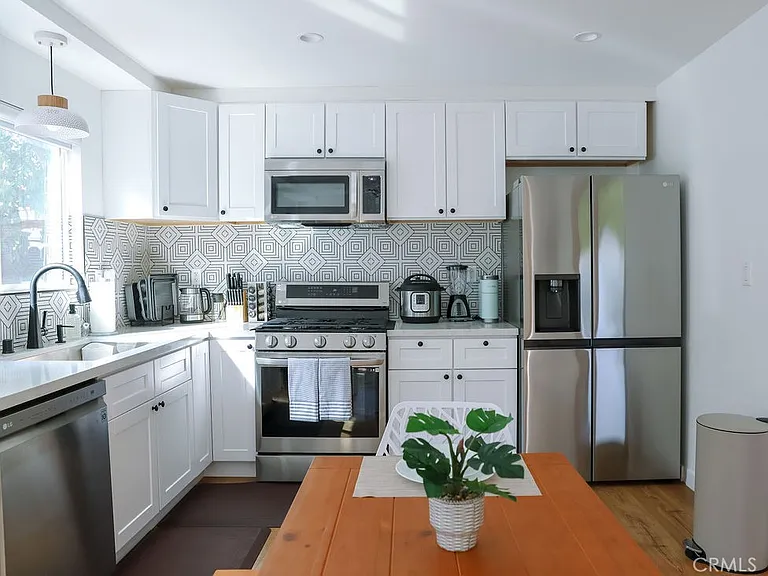 1219 N Alexandria Ave — Photo 21
