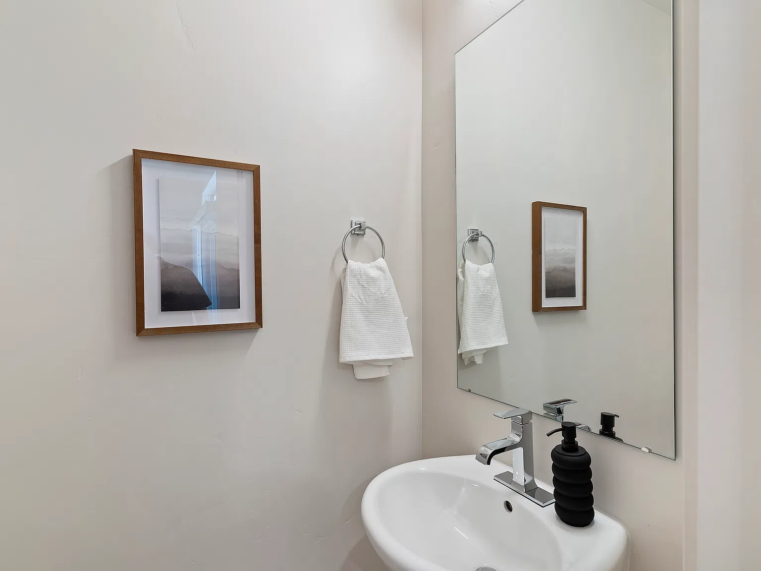 2 bed, 2.5 bath, 1341 sqft, $2,195 — Photo 1