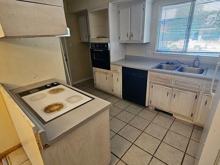 231 Galleron Way — Photo 17