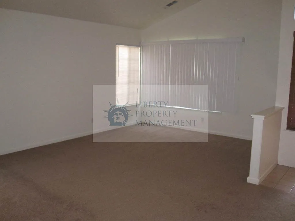 3 bed, 1687 sqft, $2,450 — Photo 2