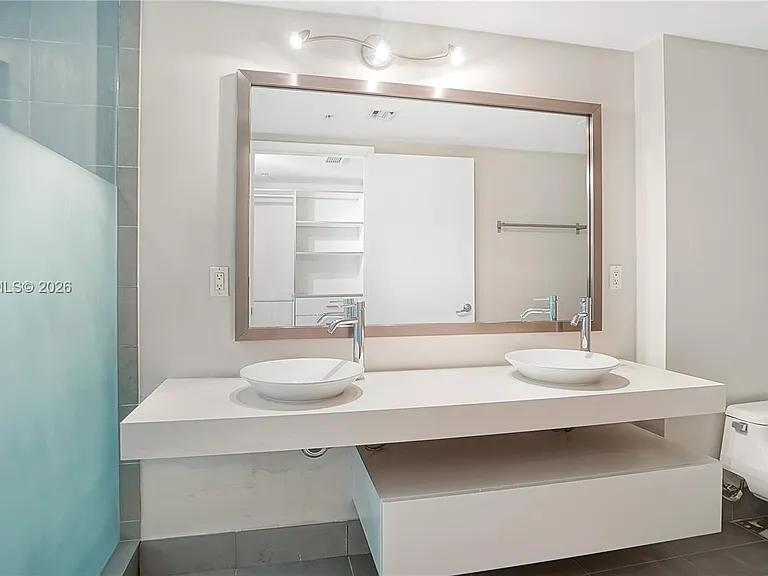 92 SW 3rd St #1803 — Photo 9
