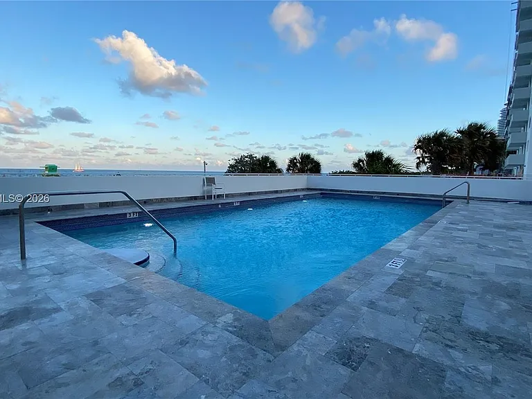 401 Ocean Dr #722 — Photo 23